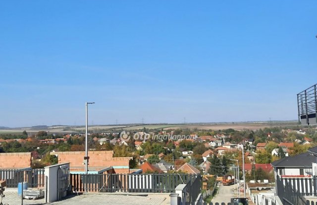 Eladó téglalakás, Mendén 72 M Ft, 4 szobás