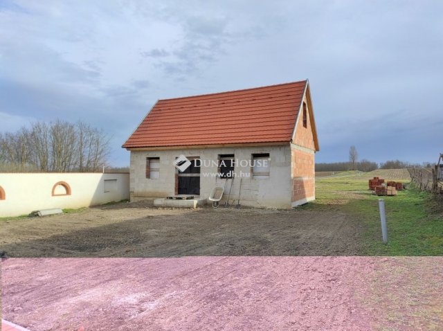 Eladó családi ház, Buzsákon 65 M Ft, 3 szobás