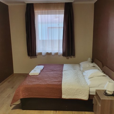 Eladó hotel, Nyíregyházán 240 M Ft, 15 szobás
