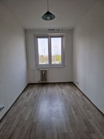 Kiadó panellakás, albérlet, Szolnokon 120 E Ft / hó