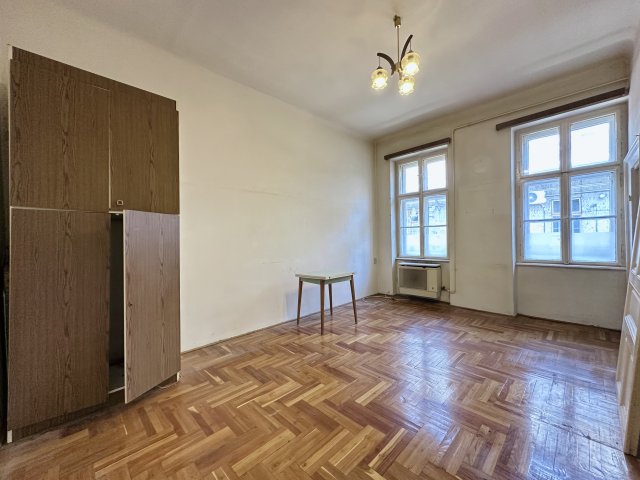 Eladó téglalakás, Budapesten, VIII. kerületben, Bezerédj utcában