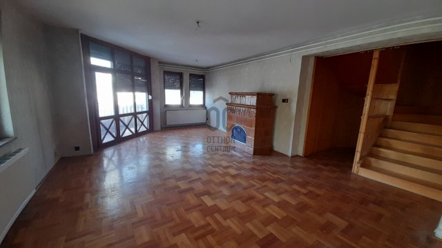 Eladó téglalakás, Szekszárdon 60 M Ft, 6 szobás