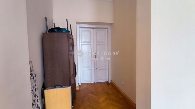 Eladó téglalakás, Budapesten, VI. kerületben 87.5 M Ft, 2 szobás