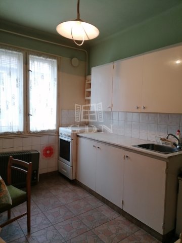 Eladó téglalakás, Szegeden 58 M Ft, 3 szobás