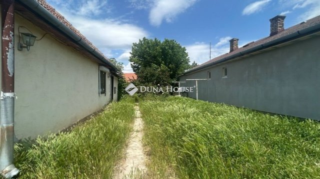 Eladó családi ház, Pilisen 30 M Ft, 2 szobás