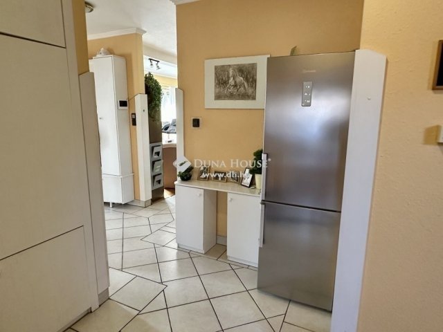 Eladó családi ház, Szentendrén 168 M Ft, 4 szobás