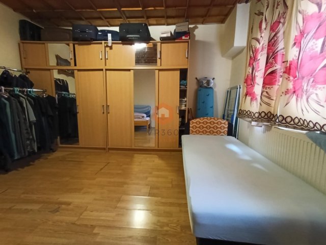 Eladó családi ház, Pécsett 28.9 M Ft, 1+1 szobás