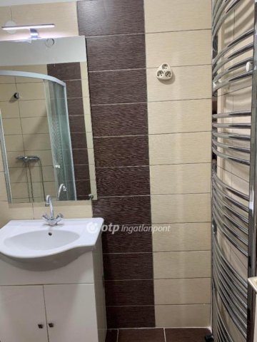 Eladó téglalakás, Egerben 45 M Ft, 2 szobás
