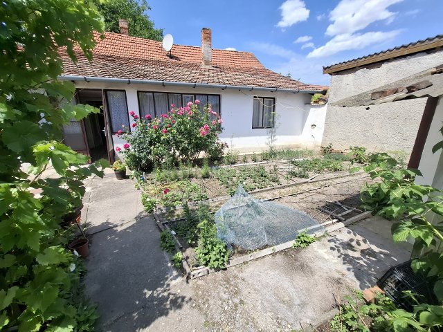 Eladó családi ház, Kiskunfélegyházán 11.9 M Ft, 3 szobás
