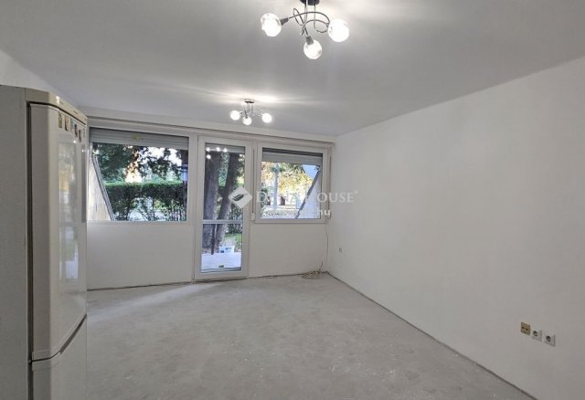 Eladó téglalakás, Dombóváron 18.2 M Ft, 1 szobás