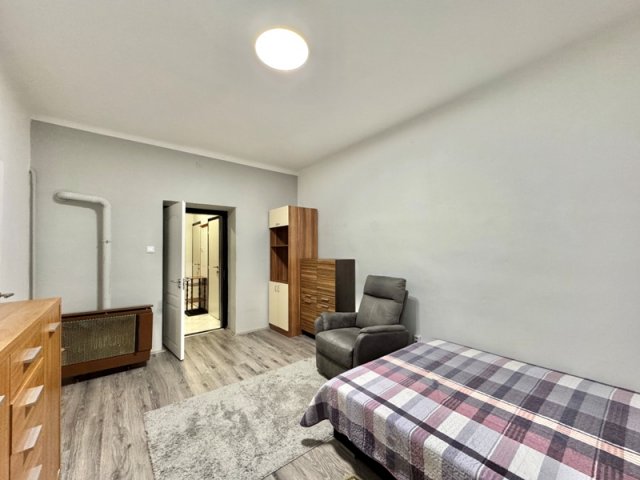 Kiadó téglalakás, albérlet, Pécsett 130 E Ft / hó, 2 szobás