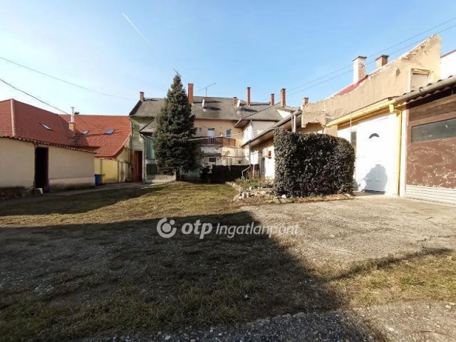 Eladó téglalakás, Gyöngyösön 29.5 M Ft, 1+1 szobás