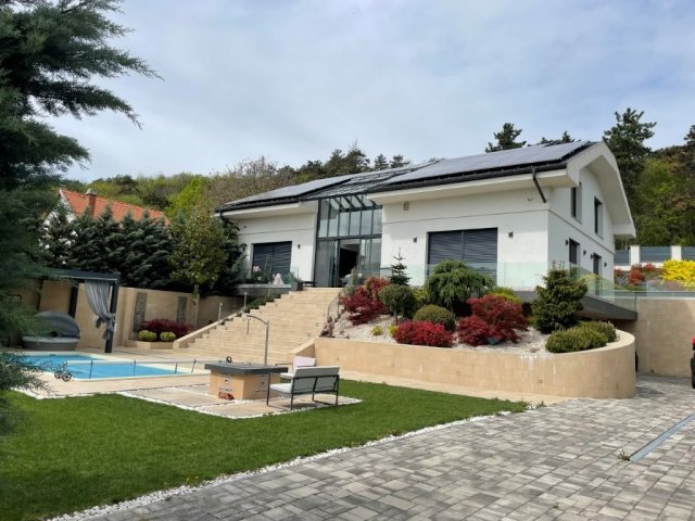 Eladó családi ház, Budaörsön 439.9 M Ft, 6 szobás