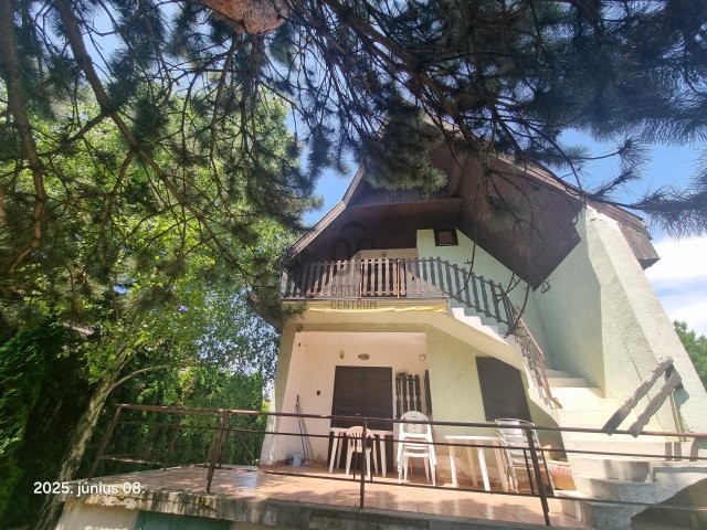 Eladó nyaraló, Balatonkenesén 68 M Ft, 6 szobás