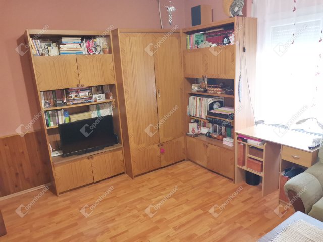 Eladó családi ház, Komáromban 44.4 M Ft, 3 szobás
