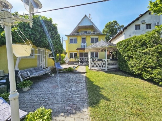 Eladó családi ház, Szigetszentmiklóson 114.99 M Ft, 8 szobás
