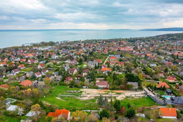 Eladó telek, Balatonkenesén, Hegyalja utcában 140 M Ft