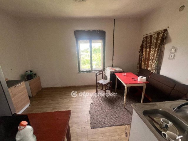 Eladó családi ház, Tápiógyörgyén 7.9 M Ft, 2 szobás