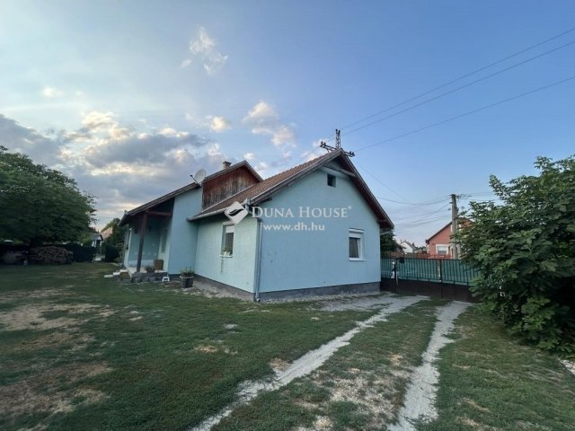 Eladó családi ház, Dömsödön 49.9 M Ft, 6 szobás