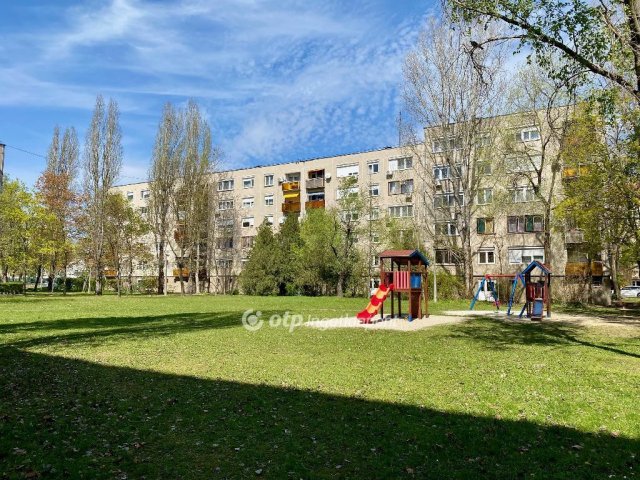 Eladó panellakás, Kecskeméten 38.9 M Ft, 2 szobás