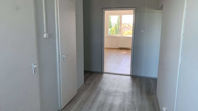 Eladó panellakás, Egerben 35.9 M Ft, 2 szobás
