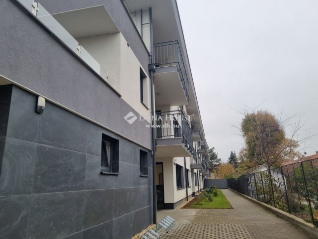 Eladó téglalakás, Esztergomban 51.9 M Ft, 2 szobás