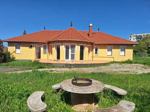 Eladó családi ház, Tatabányán 102 M Ft, 1 szobás