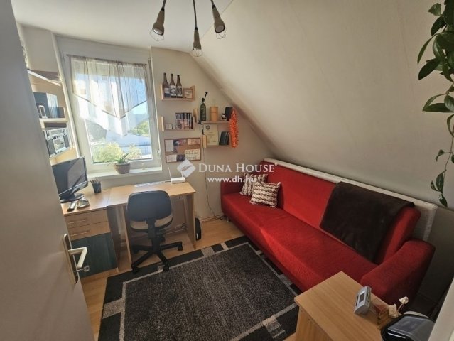 Eladó téglalakás, Pécsett 63.9 M Ft, 2+2 szobás