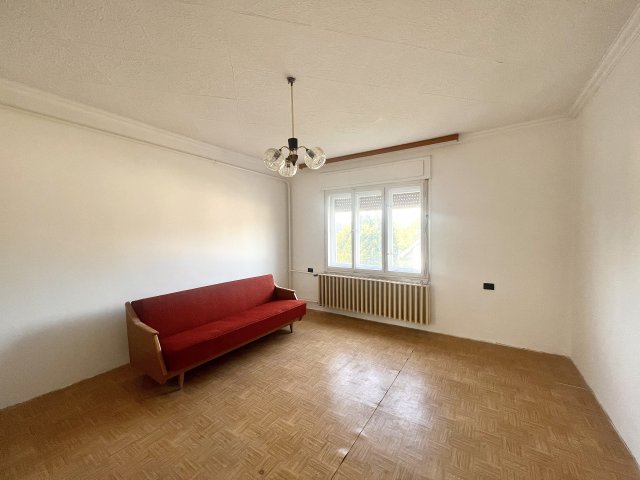 Eladó családi ház, Csetényben 42.9 M Ft, 3 szobás