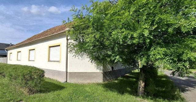 Eladó családi ház, Lőrinciben 44.9 M Ft, 4 szobás