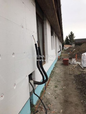 Eladó téglalakás, Cegléden 50 M Ft, 3 szobás