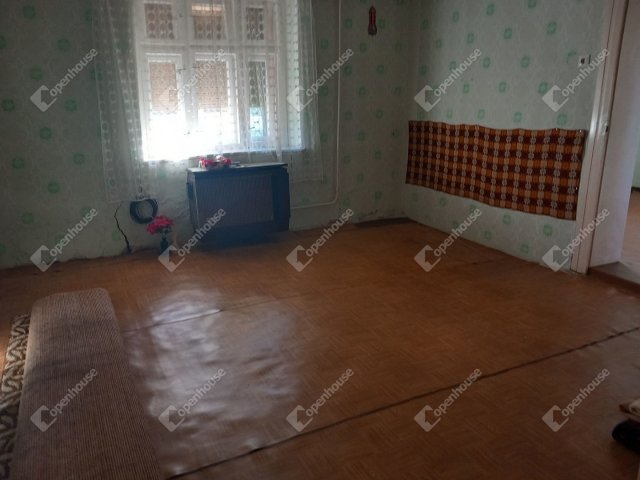 Eladó családi ház, Szolnokon 18.9 M Ft, 2 szobás