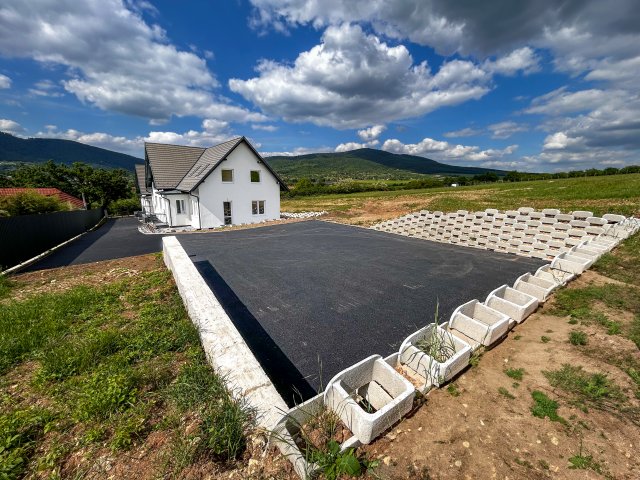 Eladó sorház, Hosszúhetényen 79.9 M Ft, 5 szobás