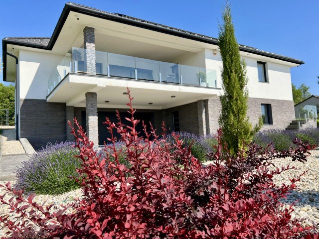 Eladó családi ház, Balatonalmádiban, Tűzmadár utcában 560 M Ft
