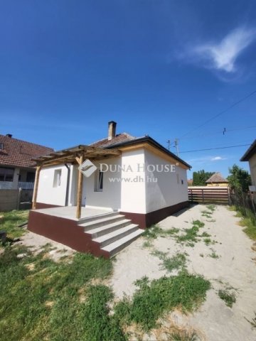 Eladó családi ház, Tápiószelén 25.9 M Ft, 2 szobás