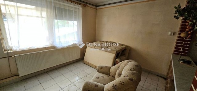 Eladó családi ház, Tápiószecsőn 45.9 M Ft, 5 szobás