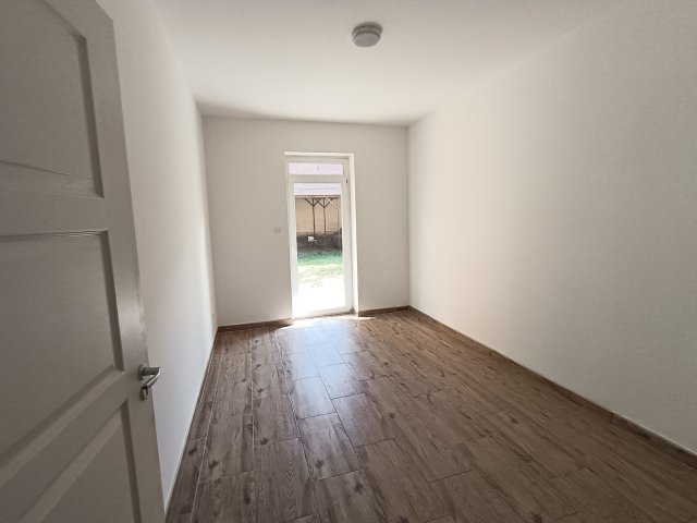 Eladó téglalakás, Cegléden 40.9 M Ft, 3 szobás