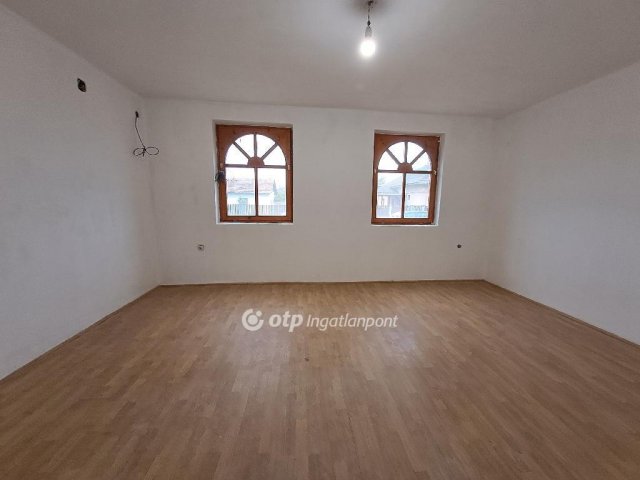 Eladó családi ház, Kisújszálláson 22.5 M Ft, 2+2 szobás