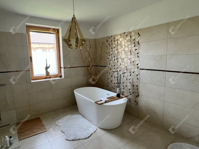 Eladó családi ház, Ágfalván 219 M Ft, 4 szobás