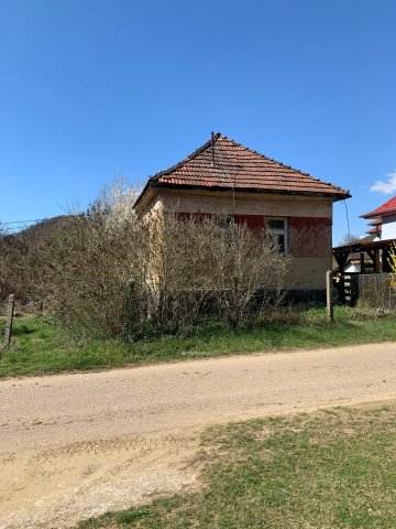 Eladó családi ház, Istenmezején 3.9 M Ft, 2 szobás