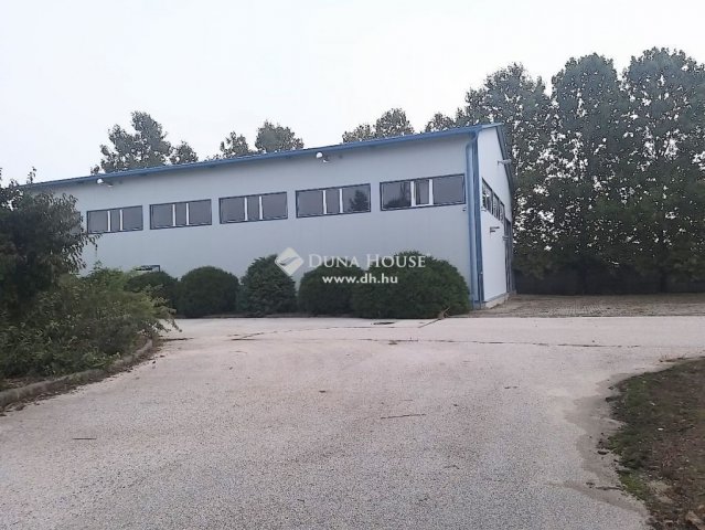 Eladó ipari ingatlan, Szigetújfalun 250 M Ft