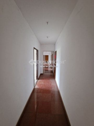 Eladó családi ház, Pécsett 119 M Ft, 6 szobás