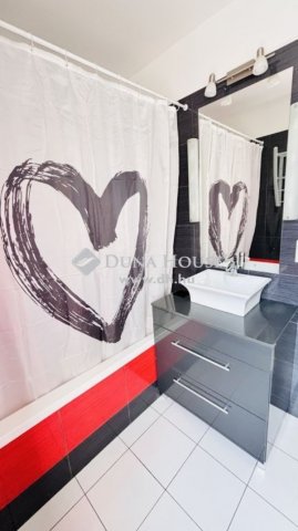 Kiadó téglalakás, albérlet, Pécsett 300 E Ft / hó, 3 szobás