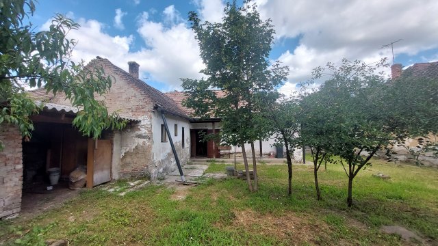 Eladó családi ház, Dombóváron 10 M Ft, 3 szobás