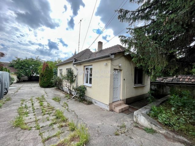 Eladó családi ház, Tatabányán 89.9 M Ft, 6 szobás