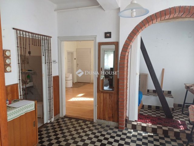 Eladó családi ház, Tapolcán 49 M Ft, 4 szobás