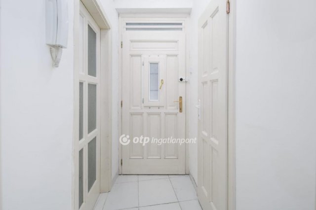 Eladó téglalakás, Budapesten, V. kerületben 65 M Ft, 1 szobás