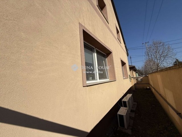 Eladó családi ház, Vecsésen 59.9 M Ft, 2 szobás