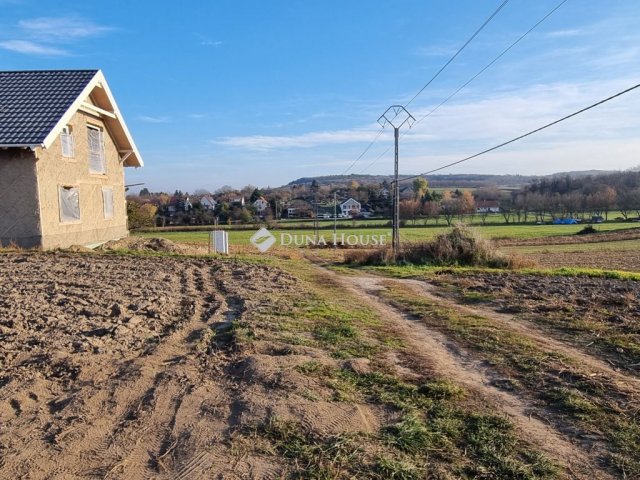 Eladó telek, Pázmándon 25 M Ft / költözzbe.hu