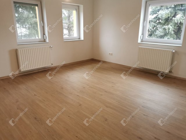 Eladó családi ház, Győrött 84.9 M Ft, 4 szobás